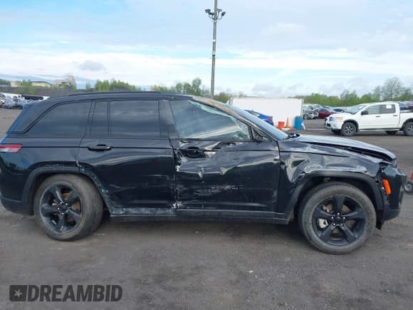 ✅ 2023 Jeep Grand Cherokee Limited • VIN: 1C4RJHBG1PC506118 • Lot: 42176272. Wystawiony na IAAI z przebiegiem 72 087 mil. Bezpłatny archiwum sprzedaży aukcyjnych z USA i szczegółowy raport historii pojazdu na DreamBid. Zdjęcie 6.