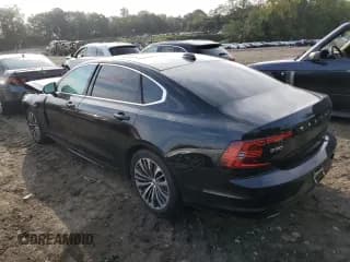 ✅ 2022 Volvo S90 • VIN: LVY062MK4NP250256 • Лот: 68980693. Опубликован ранее на Copart с пробегом 1 304 миль. Бесплатный доступ к архиву аукционных продаж из США и подробный отчёт об истории автомобиля на DreamBid. Изображение 2.