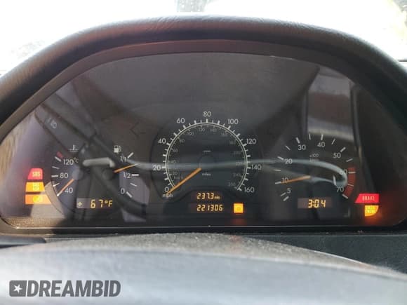 ✅ 1999 Mercedes-Benz C 230/260/280/320 • VIN: WDBHA24G4XA749633 • Lot: 56560105. Wystawiony na Copart z przebiegiem 221 306 mil. Bezpłatny archiwum sprzedaży aukcyjnych z USA i szczegółowy raport historii pojazdu na DreamBid. Zdjęcie 9.