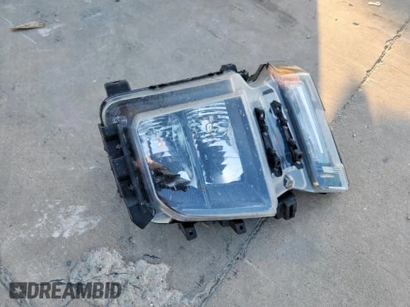 ✅ 2024 Chevrolet Silverado 2500HD LT • VIN: 1GC4YNEY5RF290462 • Lot: 93521675. Wystawiony na Copart z przebiegiem 27 949 mil. Bezpłatny archiwum sprzedaży aukcyjnych z USA i szczegółowy raport historii pojazdu na DreamBid. Zdjęcie 12.