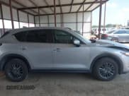✅ 2020 Mazda CX-5 Touring • VIN: JM3KFACM8L1770738 • Lot: 43237475. Wystawiony na IAAI z przebiegiem 96 169 mil. Bezpłatny archiwum sprzedaży aukcyjnych z USA i szczegółowy raport historii pojazdu na DreamBid. Zdjęcie 13.