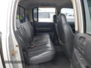 ✅ 2002 Dodge Dakota SLT • VIN: 1B7HG48N82S581583 • Lot: 41525790. Wystawiony na IAAI z przebiegiem 255 806 mil. Bezpłatny archiwum sprzedaży aukcyjnych z USA i szczegółowy raport historii pojazdu na DreamBid. Zdjęcie 8.