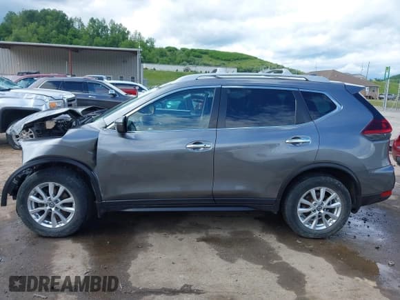 ✅ 2020 Nissan Rogue SL • VIN: 5N1AT2MV5LC748688 • Lot: 42341007. Wystawiony na IAAI z przebiegiem 28 400 mil. Bezpłatny archiwum sprzedaży aukcyjnych z USA i szczegółowy raport historii pojazdu na DreamBid. Zdjęcie 14.