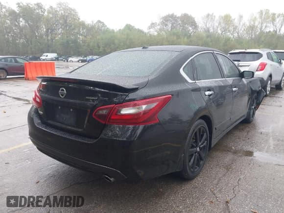 ✅ 2018 Nissan Altima SR • VIN: 1N4AL3AP0JC189554 • Lot: 43495720. Wystawiony na IAAI z przebiegiem 174 550 mil. Bezpłatny archiwum sprzedaży aukcyjnych z USA i szczegółowy raport historii pojazdu na DreamBid. Zdjęcie 4.