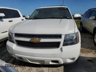 ✅ 2014 Chevrolet Suburban LT • VIN: 1GNSKJE70ER122317 • Lot: 76000434. Wystawiony na Copart z przebiegiem Nie podano. Bezpłatny archiwum sprzedaży aukcyjnych z USA i szczegółowy raport historii pojazdu na DreamBid. Zdjęcie 5.