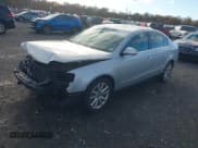 ✅ 2010 Volkswagen Passat Komfort • VIN: WVWJK7AN8AE076474 • Лот: 43534419. Опубликован ранее на IAAI с пробегом 131 065 миль. Бесплатный доступ к архиву аукционных продаж из США и подробный отчёт об истории автомобиля на DreamBid. Изображение 17.