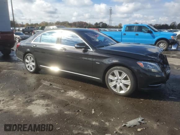 ✅ 2014 Mercedes-Benz S 550 • VIN: WDDUG8CB7EA008242 • Lot: 91245425. Listed on Copart with 104,869 mi. Free auction sales archive from the USA and detailed vehicle history report at DreamBid. Image 4.
