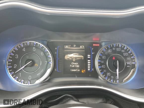 ✅ 2015 Chrysler 200 Limited • VIN: 1C3CCCAB0FN646046 • Lot: 63771975. Wystawiony na Copart z przebiegiem 134 847 mil. Bezpłatny archiwum sprzedaży aukcyjnych z USA i szczegółowy raport historii pojazdu na DreamBid. Zdjęcie 9.