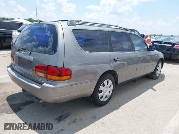 ✅ 1992 Toyota Camry • VIN: 4T1VK12W6NU047357 • Lot: 42593322. Wystawiony na IAAI z przebiegiem 325 406 mil. Bezpłatny archiwum sprzedaży aukcyjnych z USA i szczegółowy raport historii pojazdu na DreamBid. Zdjęcie 4.