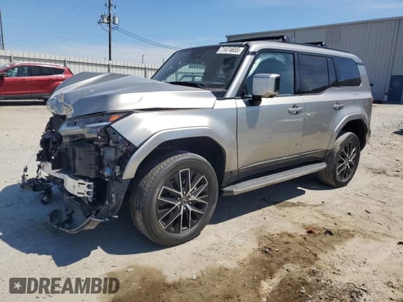 ✅ 2024 Lexus GX 550 Premium • VIN: JTJTBCDX8R5009039 • Lot: 71474655. Listed on Copart with 14,547 mi. Free auction sales archive from the USA and detailed vehicle history report at DreamBid. Image 1.