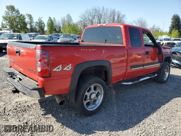 ✅ 2003 Chevrolet Silverado 2500HD LS • VIN: 1GCHK29G33E239431 • Lot: 54383905. Wystawiony na Copart z przebiegiem 71 232 mil. Bezpłatny archiwum sprzedaży aukcyjnych z USA i szczegółowy raport historii pojazdu na DreamBid. Zdjęcie 3.