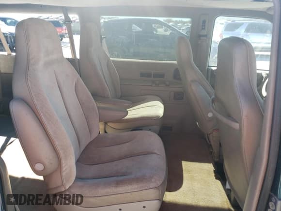 ✅ 1995 Plymouth Grand Voyager • VIN: 1P4GH44R7SX521620 • Лот: 86996415. Опубликован ранее на Copart с пробегом 338 310 миль. Бесплатный доступ к архиву аукционных продаж из США и подробный отчёт об истории автомобиля на DreamBid. Изображение 11.