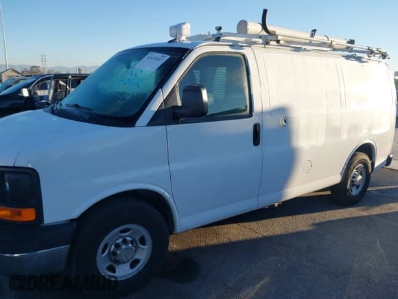 ✅ 2014 Chevrolet Express Cargo • VIN: 1GCWGFCB4E1122593 • Lot: 43475357. Wystawiony na IAAI z przebiegiem 53 810 mil. Bezpłatny archiwum sprzedaży aukcyjnych z USA i szczegółowy raport historii pojazdu na DreamBid. Zdjęcie 6.