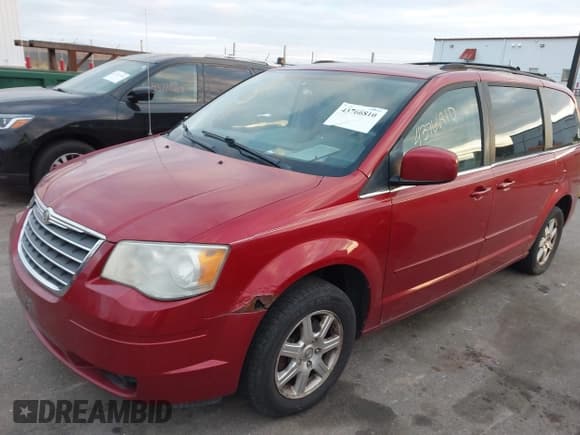 ✅ 2008 Chrysler Town & Country Touring • VIN: 2A8HR54P68R824396 • Лот: 43766810. Опубликован ранее на IAAI с пробегом 186 830 миль. Бесплатный доступ к архиву аукционных продаж из США и подробный отчёт об истории автомобиля на DreamBid. Изображение 2.