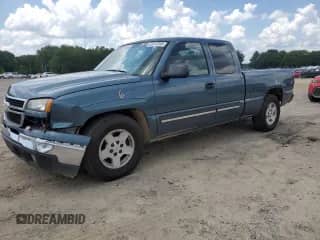 2006 Chevrolet Silverado 1500 LT1 z VIN 1GCEC19Z26Z288810, wystawiony jako Copart lot #62072205 z przebiegiem 170 155 mil mil oraz Czysty tytuł • Clean title. Historia ofert i sprzedaży dostępna na DreamBid. Obrazek 1.