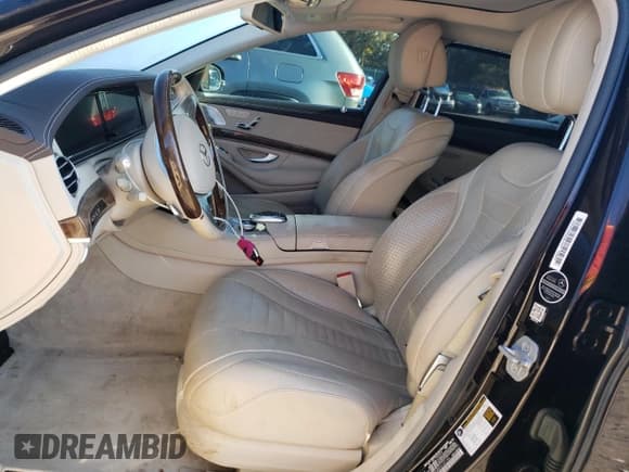 ✅ 2015 Mercedes-Benz S 550 • VIN: WDDUG8FB8FA122196 • Lot: 85013825. Wystawiony na Copart z przebiegiem 102 966 mil. Bezpłatny archiwum sprzedaży aukcyjnych z USA i szczegółowy raport historii pojazdu na DreamBid. Zdjęcie 7.