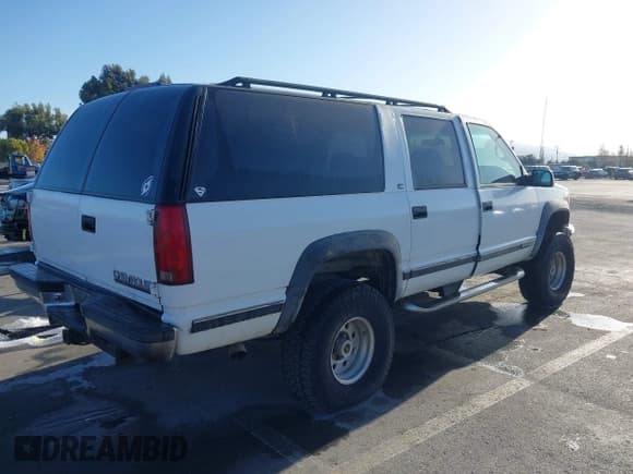 ✅ 1999 Chevrolet Suburban • VIN: 1GNFK16R3XJ424333 • Лот: 43631568. Опубликован ранее на IAAI с пробегом 232 731 миль. Бесплатный доступ к архиву аукционных продаж из США и подробный отчёт об истории автомобиля на DreamBid. Изображение 4.