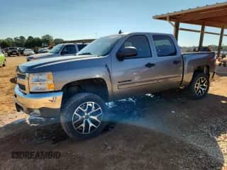 2013 Chevrolet Silverado 1500 LT z VIN 3GCPKSE70DG290977, wystawiony jako Copart lot #82351335 z przebiegiem 148 327 mil mil oraz Szkoda całkowita • Salvage title. Historia ofert i sprzedaży dostępna na DreamBid. Obrazek 1.