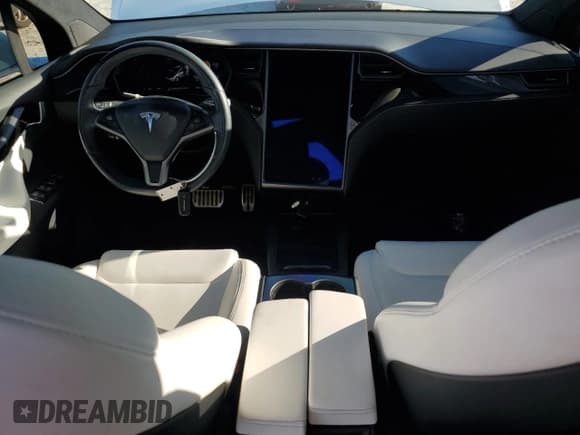 ✅ 2021 Tesla Model X Performance • VIN: 5YJXCDE41MF311064 • Lot: 90702725. Wystawiony na Copart z przebiegiem 65 891 mil. Bezpłatny archiwum sprzedaży aukcyjnych z USA i szczegółowy raport historii pojazdu na DreamBid. Zdjęcie 8.