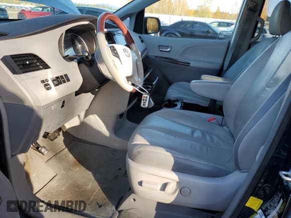 ✅ 2012 Toyota Sienna XLE • VIN: 5TDDK3DC3CS031309 • Lot: 92182105. Listed on Copart with 140,245 mi. Free auction sales archive from the USA and detailed vehicle history report at DreamBid. Image 7.