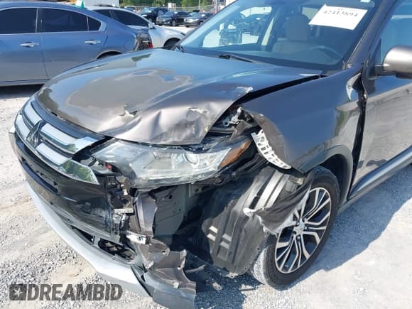 ✅ 2018 Mitsubishi Outlander SE • VIN: JA4AD3A36JZ003236 • Lot: 42413894. Wystawiony na IAAI z przebiegiem 88 903 mil. Bezpłatny archiwum sprzedaży aukcyjnych z USA i szczegółowy raport historii pojazdu na DreamBid. Zdjęcie 6.