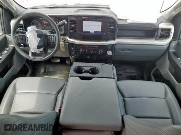 ✅ 2024 Ford F-350 XL • VIN: 1FT8W3DT9REC85031 • Лот: 69135495. Опубликован ранее на Copart с пробегом 107 976 миль. Бесплатный доступ к архиву аукционных продаж из США и подробный отчёт об истории автомобиля на DreamBid. Изображение 8.