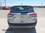 ✅ 2022 Ford Escape S • VIN: 1FMCU0F68NUA34518 • Lot: 43272887. Wystawiony na IAAI z przebiegiem 63 021 mil. Bezpłatny archiwum sprzedaży aukcyjnych z USA i szczegółowy raport historii pojazdu na DreamBid. Zdjęcie 16.