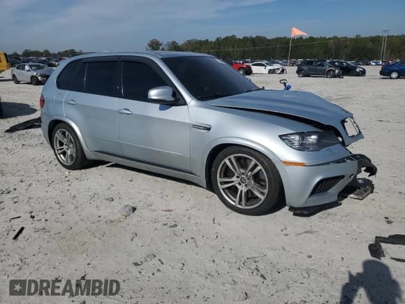 ✅ 2011 BMW X5 M • VIN: 5YMGY0C54BLK26193 • Lot: 89449095. Wystawiony na Copart z przebiegiem Nie podano. Bezpłatny archiwum sprzedaży aukcyjnych z USA i szczegółowy raport historii pojazdu na DreamBid. Zdjęcie 4.