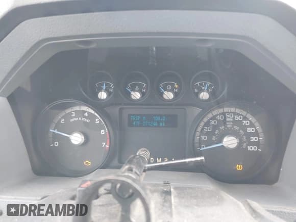 ✅ 2011 Ford F-350 • VIN: 1FD7X3B63BEC03804 • Lot: 43583747. Listed on IAAI with 271,246 mi. Free auction sales archive from the USA and detailed vehicle history report at DreamBid. Image 7.