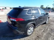 ✅ 2025 Toyota Corolla Cross LE • VIN: 7MUCAABGXSV141836 • Lot: 43404352. Wystawiony na IAAI z przebiegiem 3 214 mil. Bezpłatny archiwum sprzedaży aukcyjnych z USA i szczegółowy raport historii pojazdu na DreamBid. Zdjęcie 4.