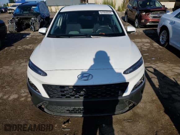 ✅ 2022 Hyundai Kona SE • VIN: KM8K2CAB4NU900187 • Лот: 67952634. Опубликован ранее на Copart с пробегом 22 357 миль. Бесплатный доступ к архиву аукционных продаж из США и подробный отчёт об истории автомобиля на DreamBid. Изображение 5.