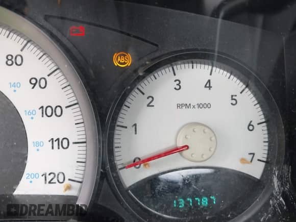 2008 Dodge Dakota z VIN 1D7HW32K08S514373, wystawiony jako IAAI lot #41814272 z przebiegiem 137 787 mil mil oraz . Historia ofert i sprzedaży dostępna na DreamBid. Obrazek 15.