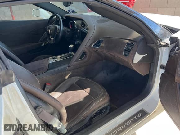 2014 Chevrolet Corvette Z51 3LT с VIN 1G1YM2D73E5105712, выставлен на аукционе Copart как лот 67979104 с пробегом 19 344 миль миль и Списание • Salvage title. История ставок и продаж доступна на DreamBid. Изображение 5.