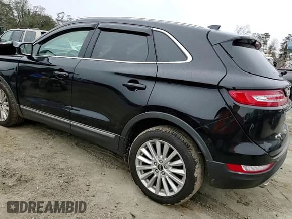 ✅ 2019 Lincoln MKC Standard • VIN: 5LMCJ1D98KUL37318 • Lot: 81398564. Wystawiony na Copart z przebiegiem 35 929 mil. Bezpłatny archiwum sprzedaży aukcyjnych z USA i szczegółowy raport historii pojazdu na DreamBid. Zdjęcie 12.