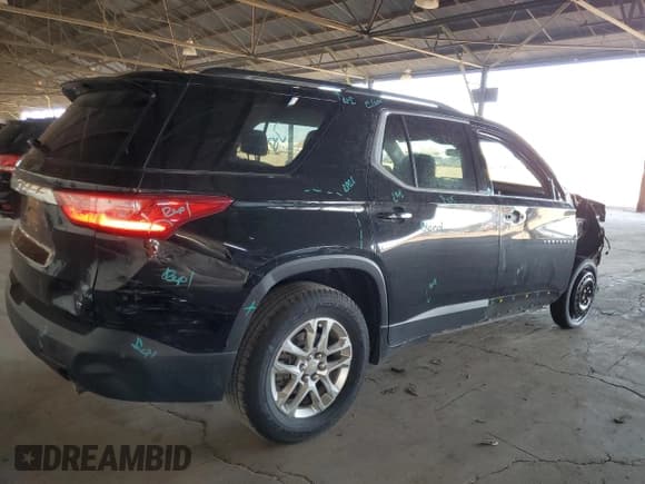 ✅ 2021 Chevrolet Traverse LT Cloth • VIN: 1GNERGKW8MJ195908 • Lot: 81688585. Wystawiony na Copart z przebiegiem 56 800 mil. Bezpłatny archiwum sprzedaży aukcyjnych z USA i szczegółowy raport historii pojazdu na DreamBid. Zdjęcie 3.