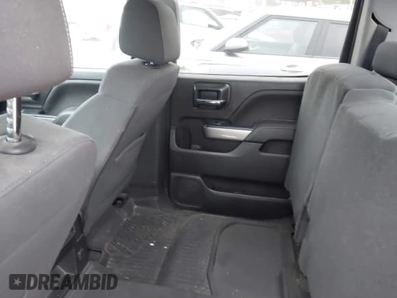 ✅ 2018 Chevrolet Silverado 1500 LT • VIN: 3GCUKREC1JG239914 • Lot: 43556230. Wystawiony na IAAI z przebiegiem 124 227 mil. Bezpłatny archiwum sprzedaży aukcyjnych z USA i szczegółowy raport historii pojazdu na DreamBid. Zdjęcie 8.