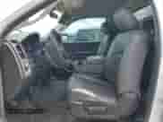 2017 Ram 1500 Tradesman z VIN 3C6JR6AT9HG742076, wystawiony jako Copart lot #59478235 z przebiegiem 148 694 mil mil oraz Szkoda całkowita • Salvage title. Historia ofert i sprzedaży dostępna na DreamBid. Obrazek 7.