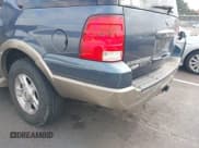 ✅ 2003 Ford Expedition Eddie Bauer • VIN: 1FMFU17L73LC10436 • Lot: 43670398. Wystawiony na IAAI z przebiegiem 233 495 mil. Bezpłatny archiwum sprzedaży aukcyjnych z USA i szczegółowy raport historii pojazdu na DreamBid. Zdjęcie 6.