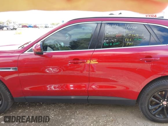 ✅ 2019 Jaguar F-Pace 25t Premium • VIN: SADCJ2GX7KA367844 • Lot: 43490679. Wystawiony na IAAI z przebiegiem 80 486 mil. Bezpłatny archiwum sprzedaży aukcyjnych z USA i szczegółowy raport historii pojazdu na DreamBid. Zdjęcie 15.