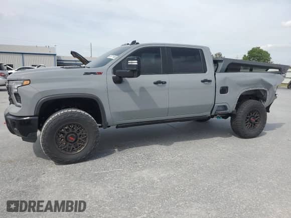 2024 Chevrolet Silverado 2500HD ZR2 с VIN 1GC4YYEY0RF379745, выставлен на аукционе Copart как лот 53571665 с пробегом 4 077 миль миль и Списание • Salvage title. История ставок и продаж доступна на DreamBid. Изображение 1.