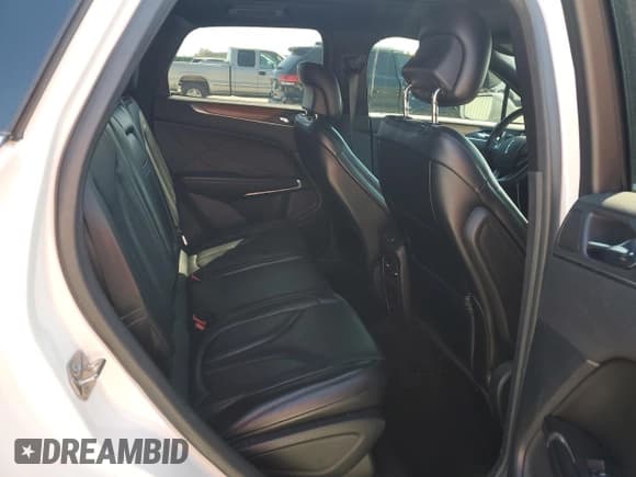 ✅ 2019 Lincoln MKC Reserve • VIN: 5LMCJ3C90KUL52134 • Lot: 85869485. Wystawiony na Copart z przebiegiem 73 382 mil. Bezpłatny archiwum sprzedaży aukcyjnych z USA i szczegółowy raport historii pojazdu na DreamBid. Zdjęcie 10.