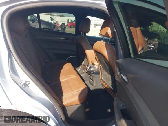 ✅ 2022 Alfa Romeo Stelvio Ti • VIN: ZASPAKBN6N7D45135 • Lot: 41381800. Wystawiony na IAAI z przebiegiem 10 491 mil. Bezpłatny archiwum sprzedaży aukcyjnych z USA i szczegółowy raport historii pojazdu na DreamBid. Zdjęcie 8.