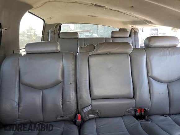 2003 Chevrolet Suburban LT с VIN 1GNFK16Z03J169070, выставлен на аукционе Copart как лот 72902824 с пробегом 219 873 миль миль и Списание • Salvage title. История ставок и продаж доступна на DreamBid. Изображение 10.