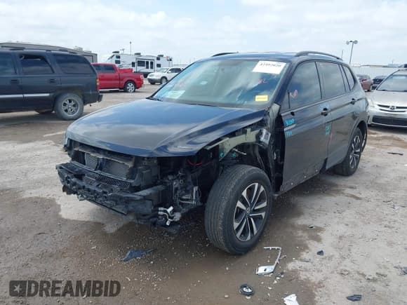 ✅ 2022 Volkswagen Tiguan S • VIN: 3VV0B7AX7NM137070 • Lot: 42492020. Wystawiony na IAAI z przebiegiem 24 396 mil. Bezpłatny archiwum sprzedaży aukcyjnych z USA i szczegółowy raport historii pojazdu na DreamBid. Zdjęcie 2.