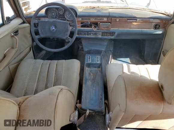 ✅ 1970 Mercedes-Benz 280 • VIN: 10801812062458 • Лот: 80202295. Опубликован ранее на Copart с пробегом 87 625 миль. Бесплатный доступ к архиву аукционных продаж из США и подробный отчёт об истории автомобиля на DreamBid. Изображение 8.