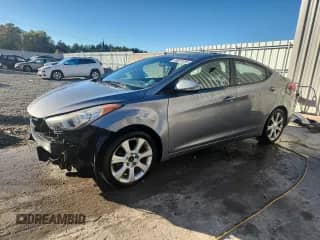 2013 Hyundai Elantra GLS z VIN KMHDH4AE7DU980204, wystawiony jako Copart lot #89831035 z przebiegiem 168 490 mil mil oraz Czysty tytuł • Clean title. Historia ofert i sprzedaży dostępna na DreamBid. Obrazek 1.