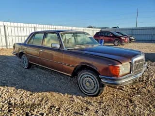 ✅ 1978 Mercedes-Benz 280 • VIN: 11602412111839 • Лот: 51789375. Опубликован ранее на Copart с пробегом 139 478 миль. Бесплатный доступ к архиву аукционных продаж из США и подробный отчёт об истории автомобиля на DreamBid. Изображение 4.