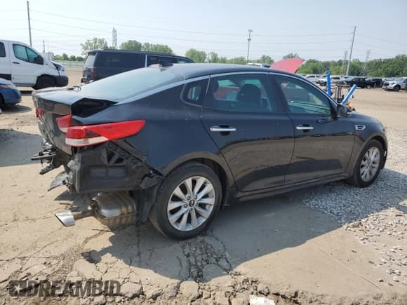 ✅ 2018 Kia Optima S • VIN: 5XXGT4L35JG256959 • Lot: 60494495. Listed on Copart with 111,572 mi. Free auction sales archive from the USA and detailed vehicle history report at DreamBid. Image 3.