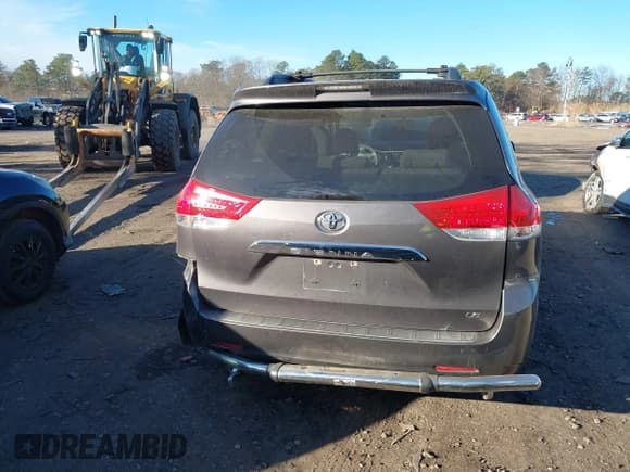 ✅ 2011 Toyota Sienna LE • VIN: 5TDKK3DC4BS051008 • Lot: 43840700. Listed on IAAI with 196,964 mi. Free auction sales archive from the USA and detailed vehicle history report at DreamBid. Image 16.