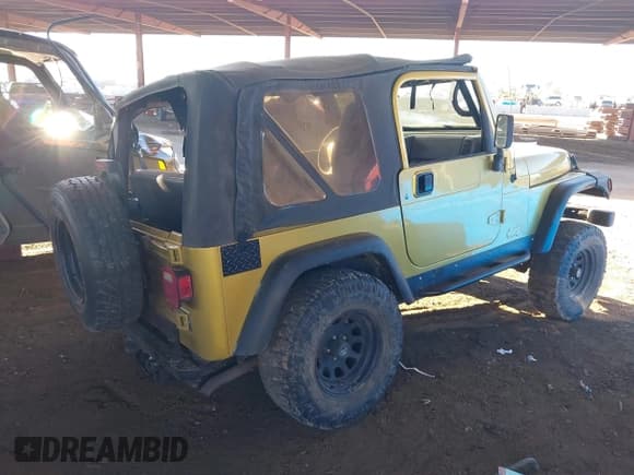 ✅ 2000 Jeep Wrangler Sport • VIN: 1J4FA49S8YP769006 • Lot: 43480409. Wystawiony na IAAI z przebiegiem Nie podano. Bezpłatny archiwum sprzedaży aukcyjnych z USA i szczegółowy raport historii pojazdu na DreamBid. Zdjęcie 4.